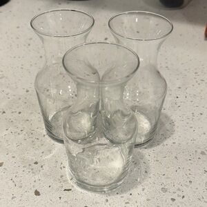 Set of 2 wine pouring glasses, service carafe, wine carafe